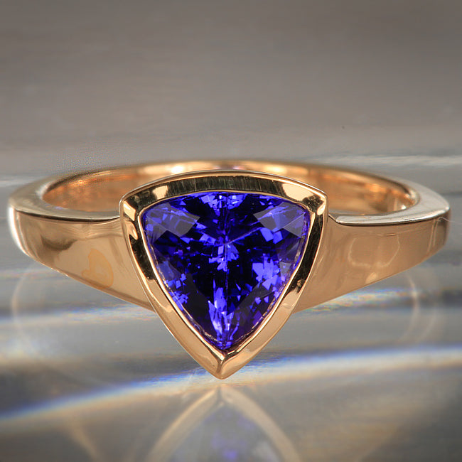 18 Karat Trilliant Tanzanite Ring 1.74 Carat