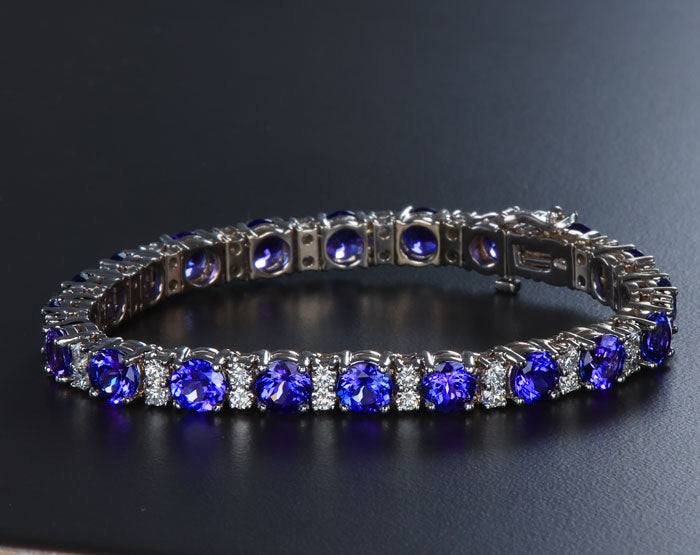 14K White Gold Tanzanite and Diamond Tennis Bracelet 18.50 Carats