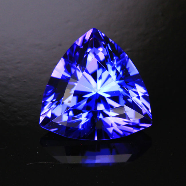 Special Cutting. Trilliant Tanzanite Gemstone 2.81 Carats